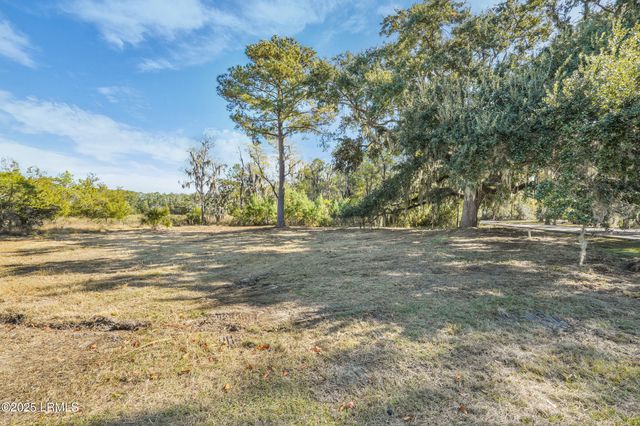 12 Governor Blake Drive, Beaufort, SC 29907