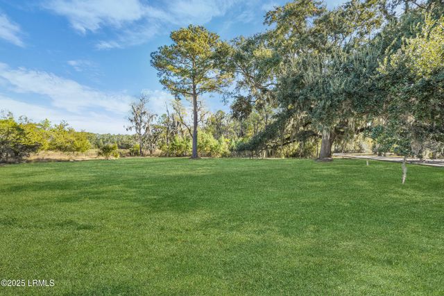 12 Governor Blake Drive, Beaufort, SC 29907