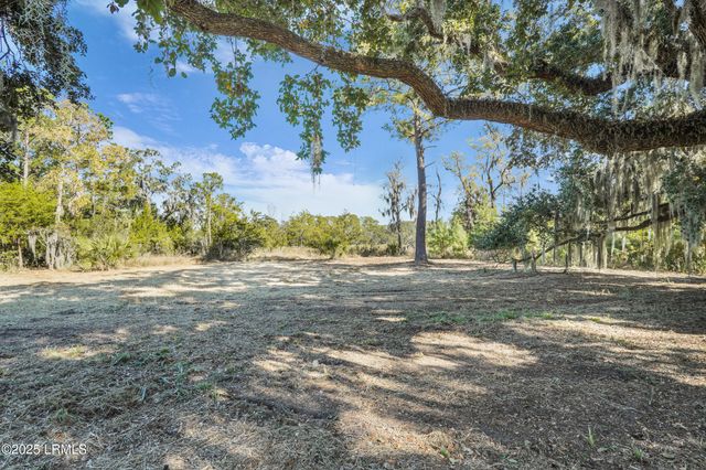 12 Governor Blake Drive, Beaufort, SC 29907