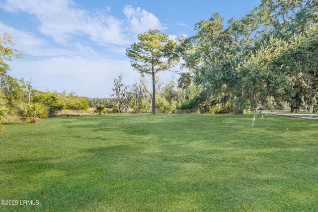 12 Governor Blake Drive, Beaufort, SC 29907