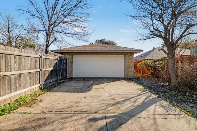 2213 Trinity Springs Drive, Carrollton, TX 75007