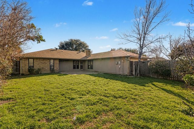 2213 Trinity Springs Drive, Carrollton, TX 75007