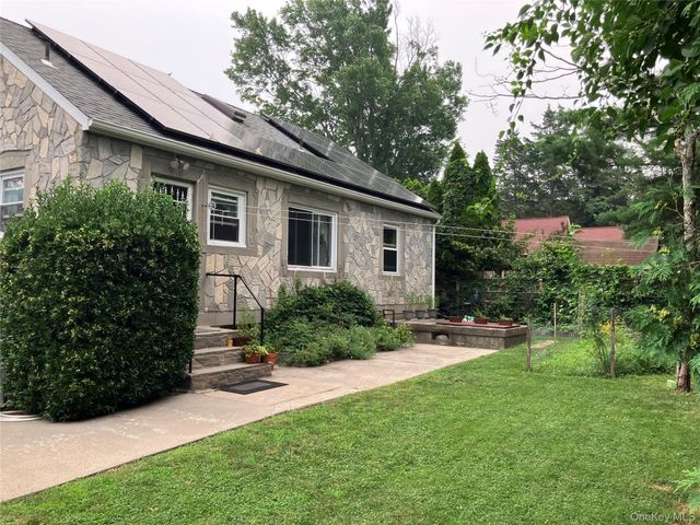 26 Hickory Road, Rocky Point, NY 11778