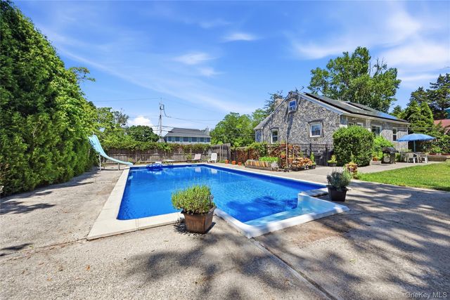 26 Hickory Road, Rocky Point, NY 11778