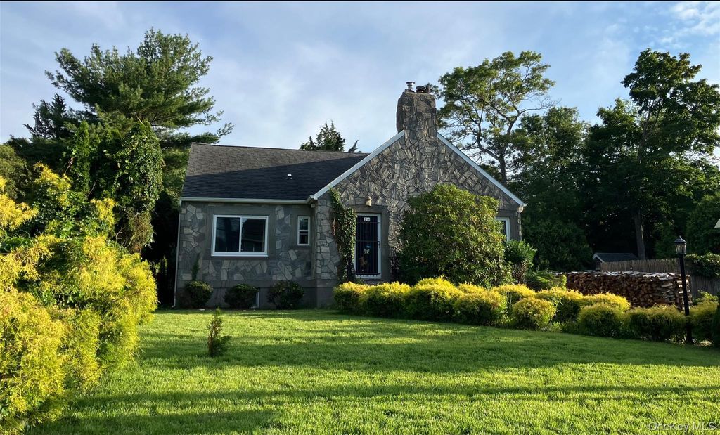 26 Hickory Road, Rocky Point, NY 11778