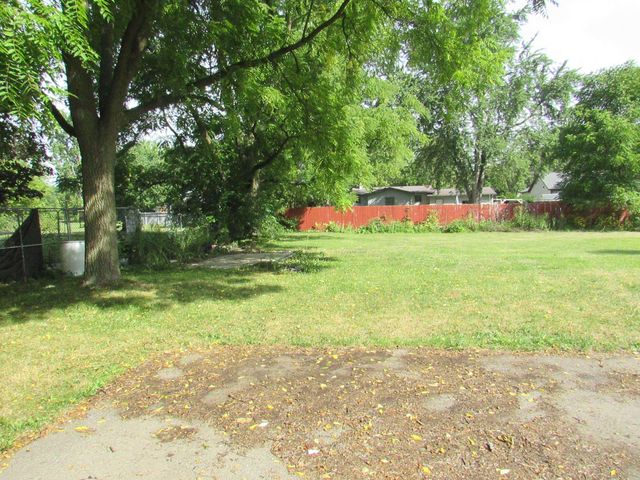 6209 E Atherton Road, Burton, MI 48519