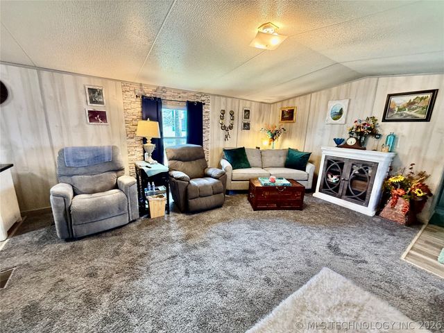 18 W Elm Drive, Salina, OK 74365