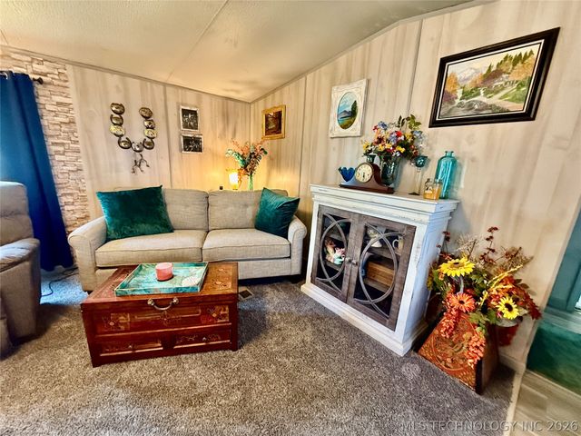 18 W Elm Drive, Salina, OK 74365