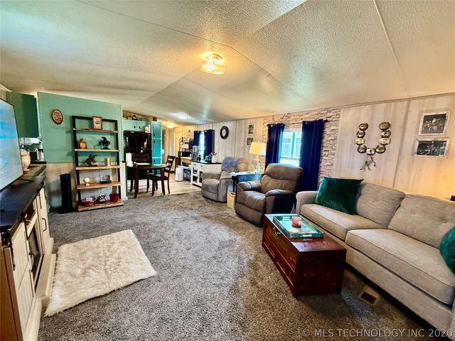 18 W Elm Drive, Salina, OK 74365