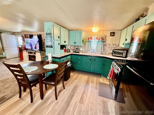 18 W Elm Drive, Salina, OK 74365