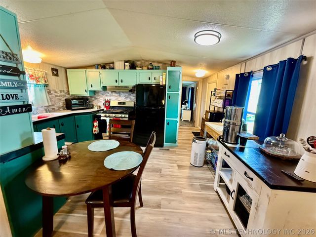 18 W Elm Drive, Salina, OK 74365