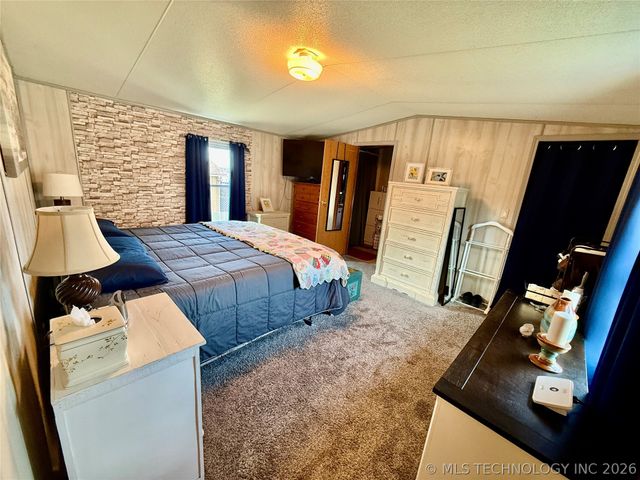 18 W Elm Drive, Salina, OK 74365