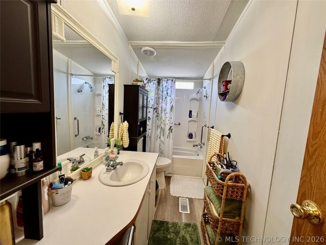 18 W Elm Drive, Salina, OK 74365