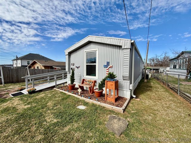 18 W Elm Drive, Salina, OK 74365