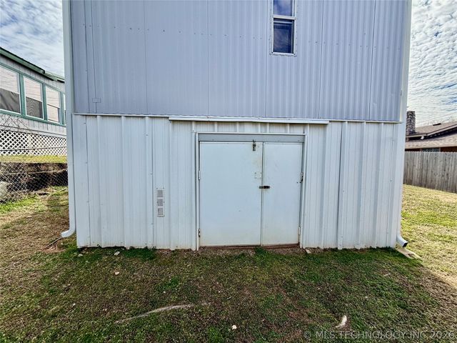 18 W Elm Drive, Salina, OK 74365