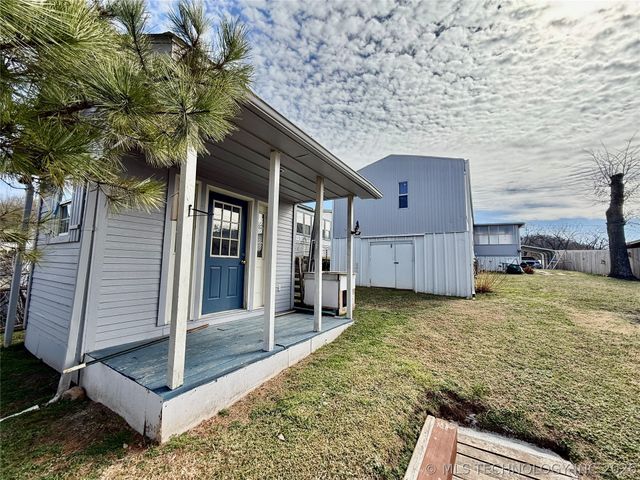 18 W Elm Drive, Salina, OK 74365