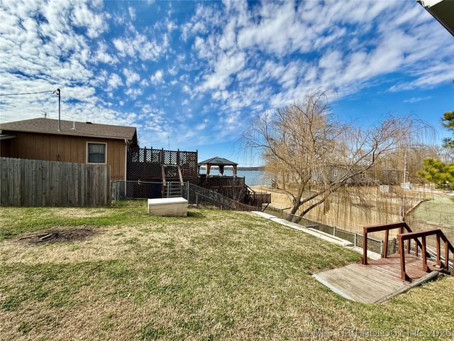 18 W Elm Drive, Salina, OK 74365