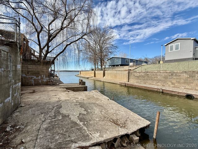 18 W Elm Drive, Salina, OK 74365