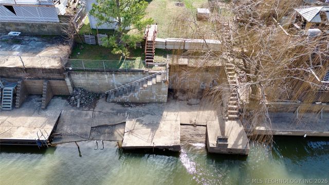 18 W Elm Drive, Salina, OK 74365