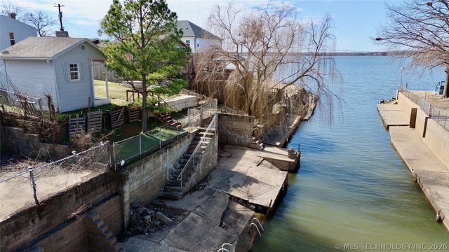 18 W Elm Drive, Salina, OK 74365