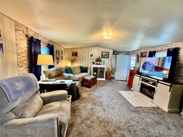 18 W Elm Drive, Salina, OK 74365