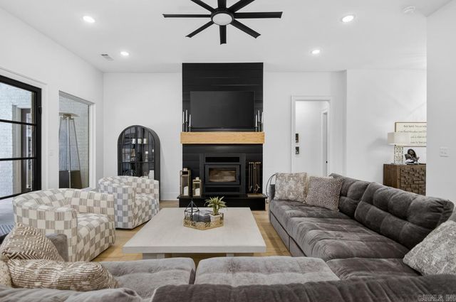 810 Caddo Drive, Benton, AR 72019