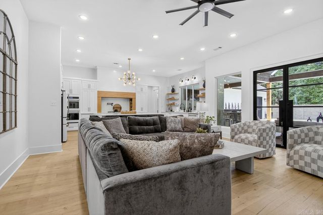 810 Caddo Drive, Benton, AR 72019