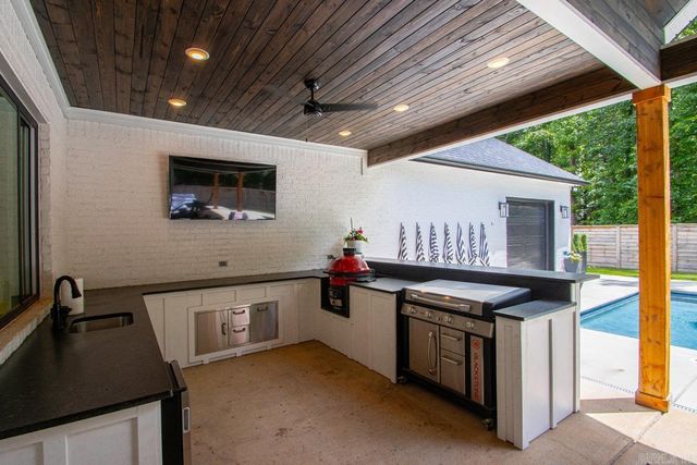 810 Caddo Drive, Benton, AR 72019