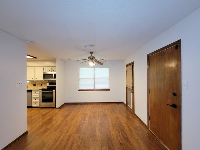 10282 Valley Drive S, Willis, TX 77318
