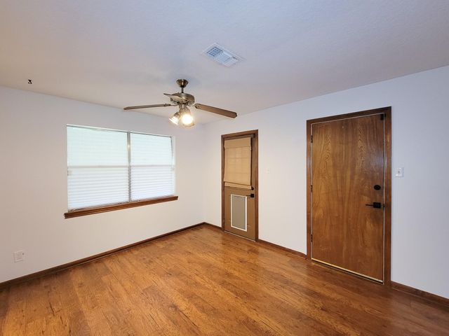10282 Valley Drive S, Willis, TX 77318