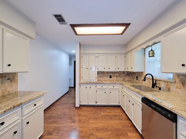 10282 Valley Drive S, Willis, TX 77318