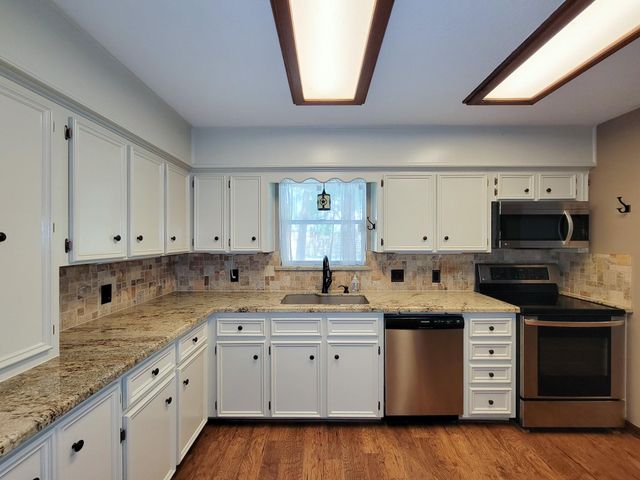 10282 Valley Drive S, Willis, TX 77318