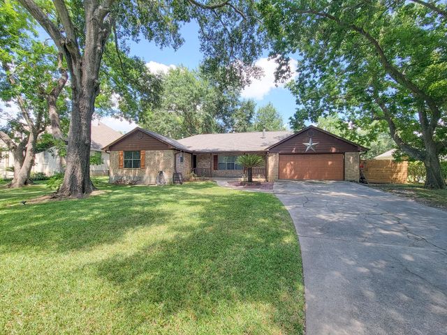 10282 Valley Drive S, Willis, TX 77318