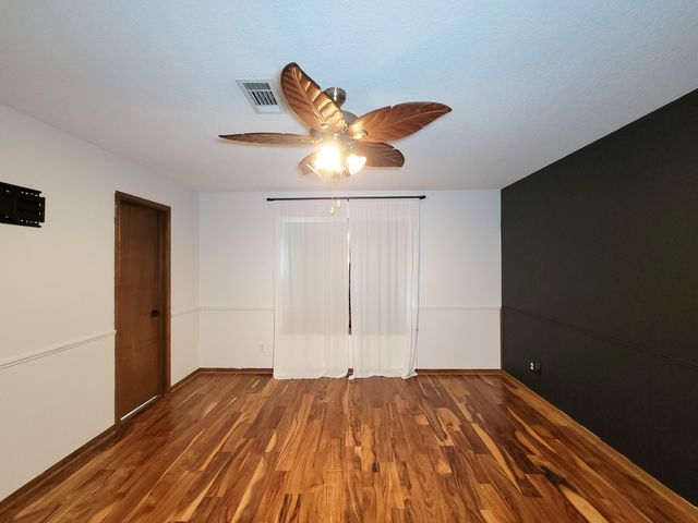 10282 Valley Drive S, Willis, TX 77318