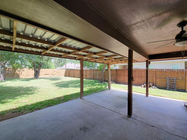 10282 Valley Drive S, Willis, TX 77318