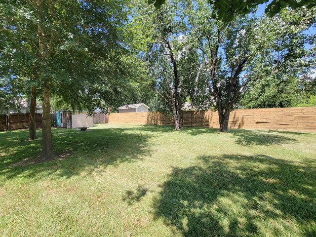 10282 Valley Drive S, Willis, TX 77318