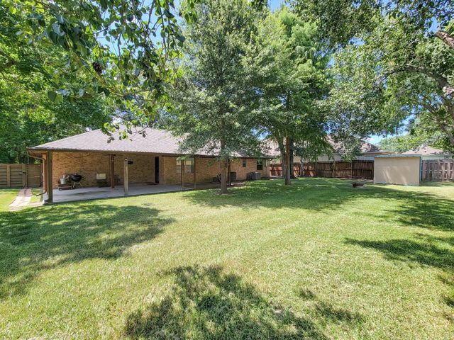 10282 Valley Drive S, Willis, TX 77318