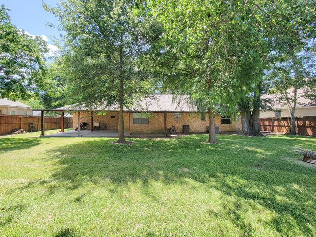 10282 Valley Drive S, Willis, TX 77318