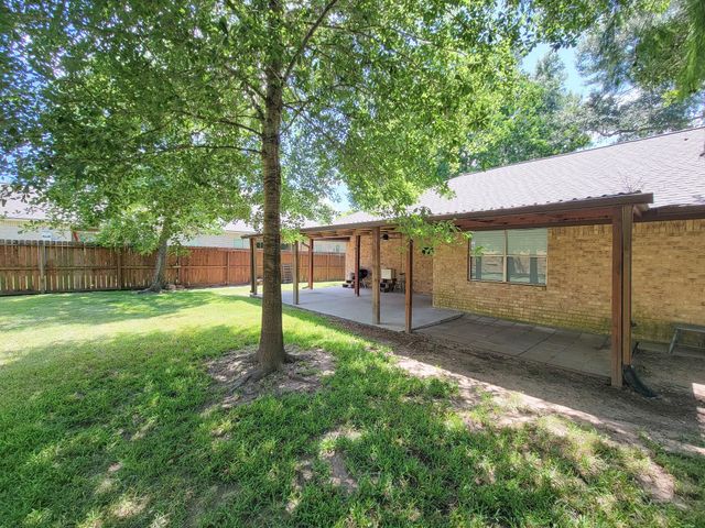 10282 Valley Drive S, Willis, TX 77318