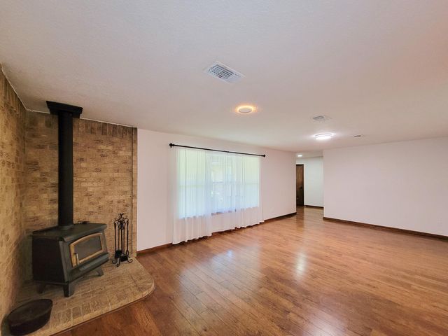 10282 Valley Drive S, Willis, TX 77318