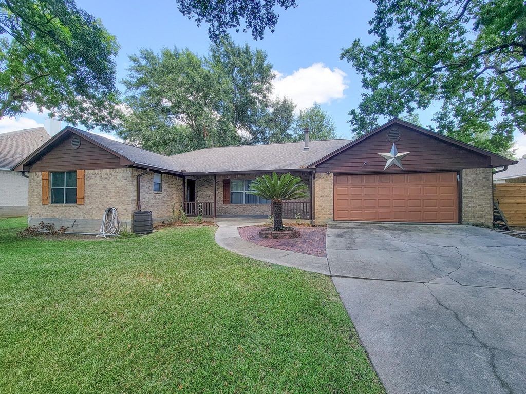 10282 Valley Drive S, Willis, TX 77318