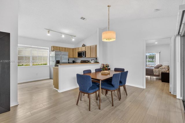 11804 NW 13th St 11804, Pembroke Pines, FL 33026
