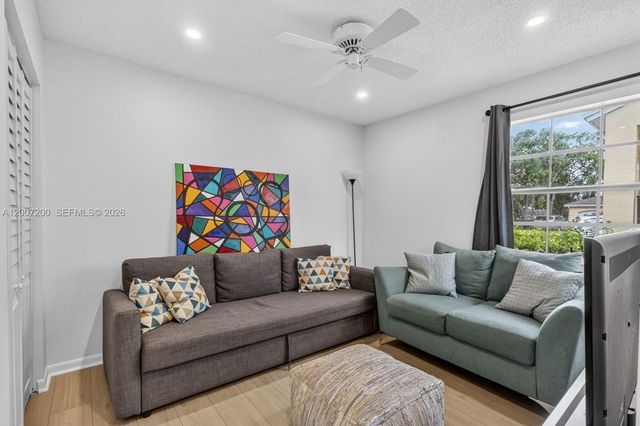 11804 NW 13th St 11804, Pembroke Pines, FL 33026
