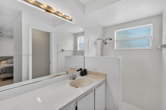 11804 NW 13th St 11804, Pembroke Pines, FL 33026