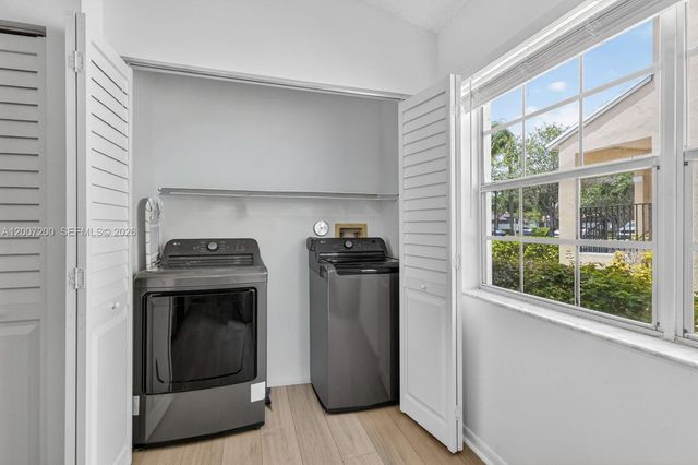 11804 NW 13th St 11804, Pembroke Pines, FL 33026