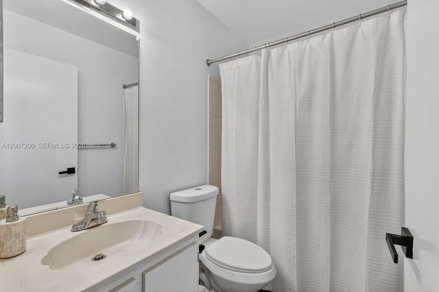 11804 NW 13th St 11804, Pembroke Pines, FL 33026