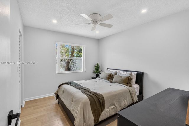 11804 NW 13th St 11804, Pembroke Pines, FL 33026