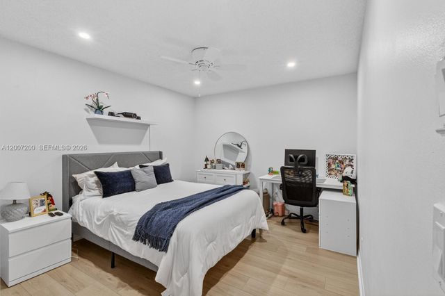 11804 NW 13th St 11804, Pembroke Pines, FL 33026