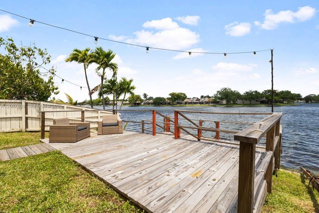 11804 NW 13th St 11804, Pembroke Pines, FL 33026