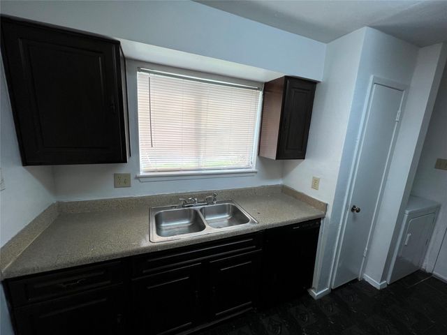 8048 Sands Point Drive A, Houston, TX 77036